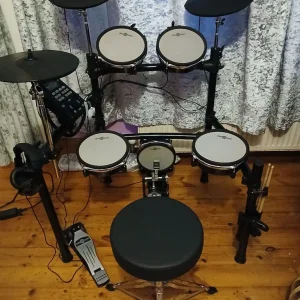 Digital Drums 470x mesh kit with pedal and accessories