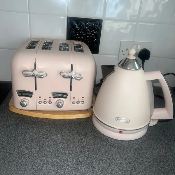 Pink DeLonghi Argento 1.7L Kettle and 4 Slice Toaster Set