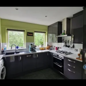 3 bedroom flat in Hughenden Gardens, Berkshire, Reading - Image 3