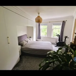 3 bedroom flat in Hughenden Gardens, Berkshire, Reading - Image 4