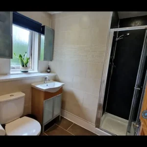 3 bedroom flat in Hughenden Gardens, Berkshire, Reading - Image 5