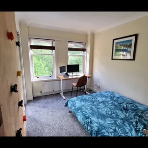 3 bedroom flat in Hughenden Gardens, Berkshire, Reading - Image 8