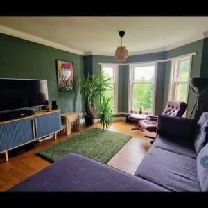 3 bedroom flat in Hughenden Gardens, Berkshire, Reading