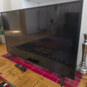 Samsung 43 inch 4K Smart TV - Image 2