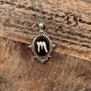 Tooth pendant necklace - Image 2