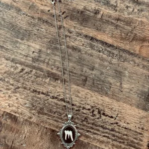 Tooth pendant necklace - Image 3