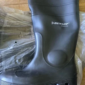 Dunlop safety wellies size 9