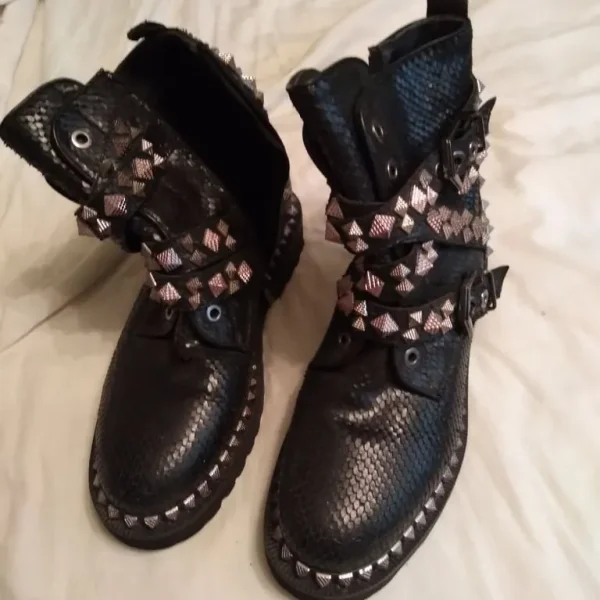 Alma En Pena leather studded boots