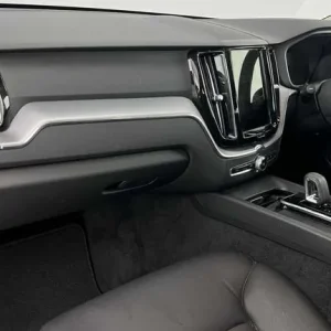 2022 Volvo XC60 Momentum Estate AWD Hybrid - Image 6