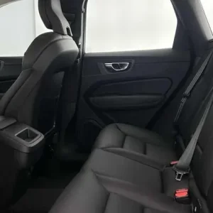 2022 Volvo XC60 Momentum Estate AWD Hybrid - Image 7