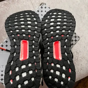 Women’s Adidas Stella McCartney Zebra UltraBOOST 20 - Image 2