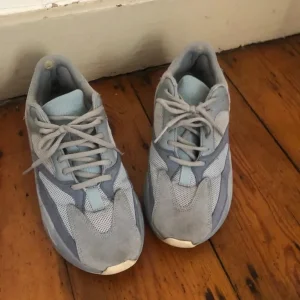 Adidas Yeezy size 8 - Image 2