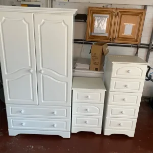Bedroom furniture set - Image 2