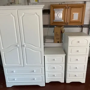 Bedroom furniture set