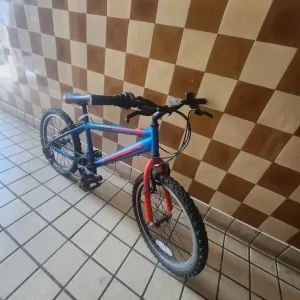 CHILDREN'S BIKE IN GREAT CONDITION - Image 3