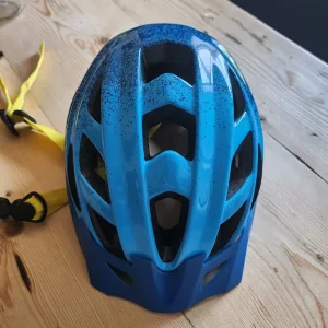 CHILDREN'S BIKE IN GREAT CONDITION - Image 5