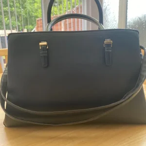 Good condition black handbag - Image 2