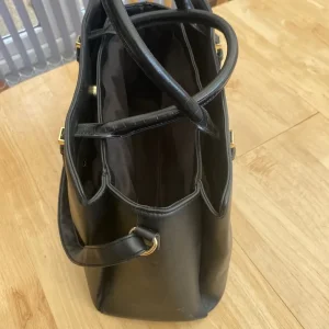 Good condition black handbag - Image 3