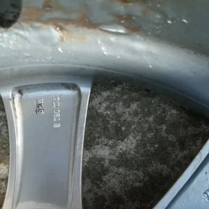 Genuine 18 inch BMW alloys with decent tyres - Image 6