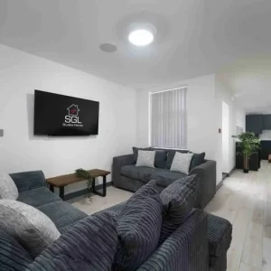 Room in a 7-bedroom student house - Image 3