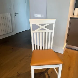 Dinning table and 4 chairs - Image 2