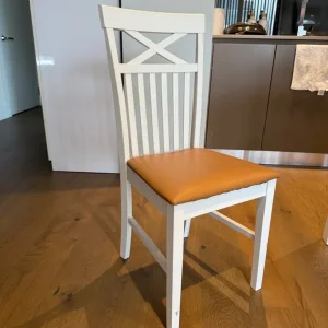 Dinning table and 4 chairs - Image 3