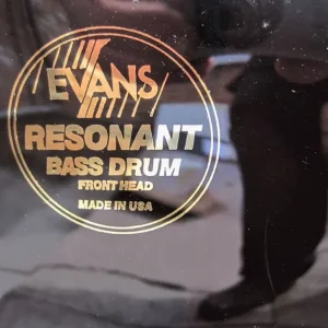 1 x 20 EVANS CLASSIC & 1 x 22 EVANS BASS DRUM HEADS GLOSS BLACK - Image 3
