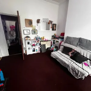 1 bedroom flat with free Wi-Fi and washer dryer - Image 3