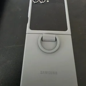 Samsung Galaxy Z Flip6 - 256GB - Grey - Image 4