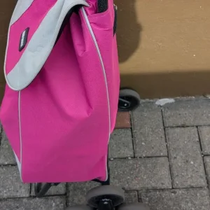 Hampton & Stewart 3-wheel shopping trolley