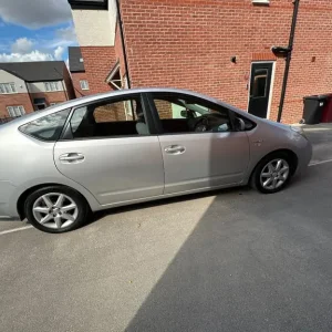 2009 Toyota Prius hatchback - Image 3
