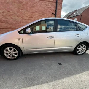 2009 Toyota Prius hatchback - Image 4