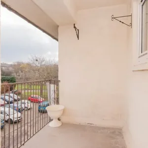 2-bedroom flat with Arthurs Seat views – second floor, Summertrees Court - Image 3