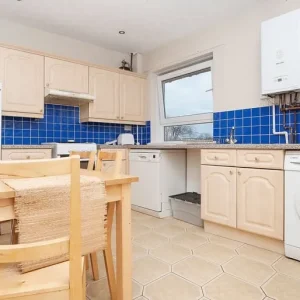 2-bedroom flat with Arthurs Seat views – second floor, Summertrees Court - Image 4