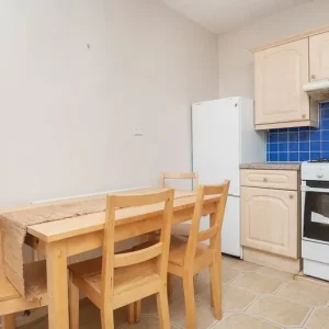 2-bedroom flat with Arthurs Seat views – second floor, Summertrees Court - Image 5