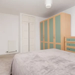 2-bedroom flat with Arthurs Seat views – second floor, Summertrees Court - Image 8