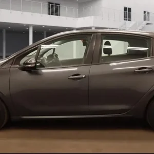 2013 Peugeot 208 1.4 HDi Active 5dr Hatchback - Image 5
