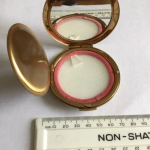 1950s Stratton Powder Compact with Maple Leaf - Image 3