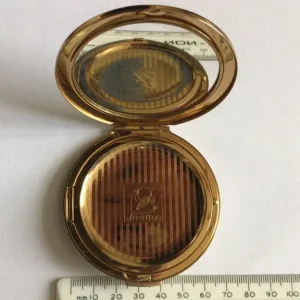 1950s Stratton Powder Compact with Maple Leaf - Image 4
