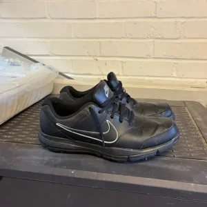 Golf shoes