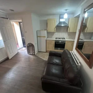 Ground-floor one-bedroom flat in Ocean Village - Image 6