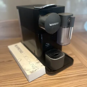 Nespresso De Longhi EN-500 coffee machine