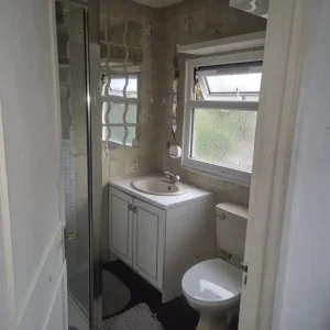 Studio flat in sudbury hill - Image 7