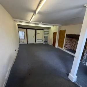 Offices on Bank Street - Image 3