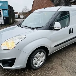 2017 Vauxhall Combo 1.3 CDTi Sportive Panel Van - Image 2