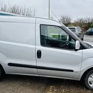 2017 Vauxhall Combo 1.3 CDTi Sportive Panel Van - Image 3