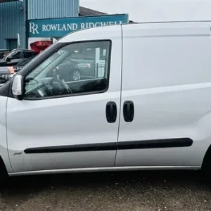 2017 Vauxhall Combo 1.3 CDTi Sportive Panel Van - Image 5