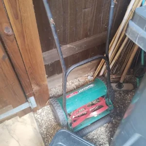 Push lawn mower and grass box