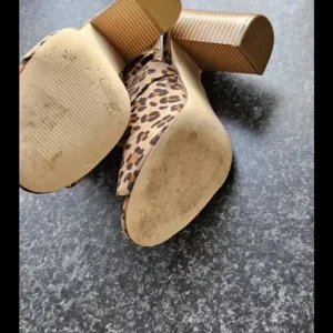 Leopard print heels - Image 2