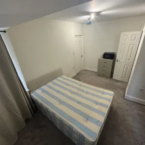 Room available - Image 2